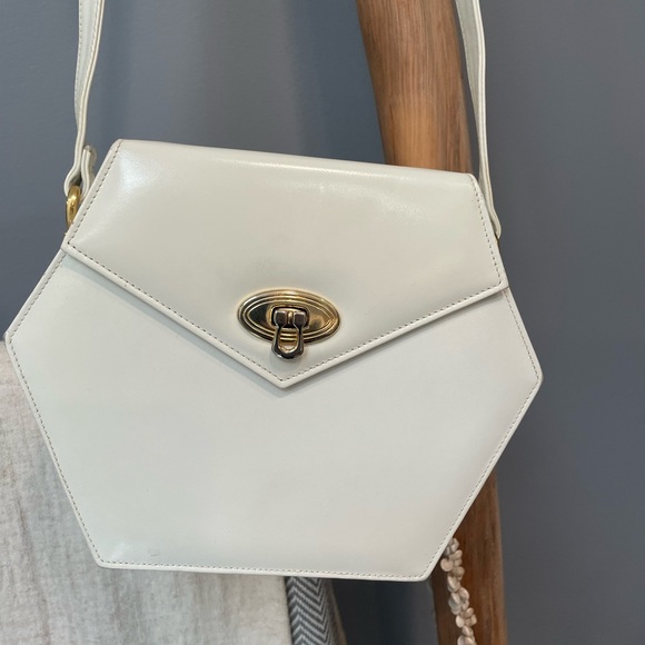 Elegant White Hexagonal Women's Bag - Picture 1 of 11
